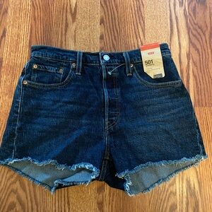 New dark wash Levi’s 501 high rise shorts size 29